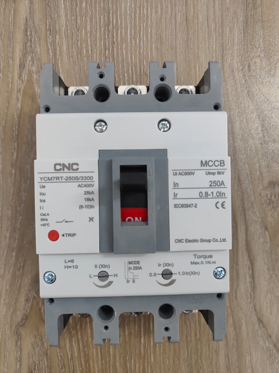 MCCB YCM7RT 250A 3P - Image 4