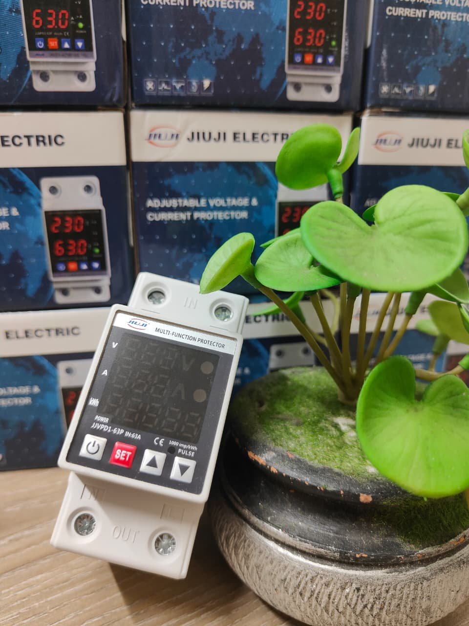 VOLTAGE PROTECTOR WITH OVERLOAD with Metering - Image 2