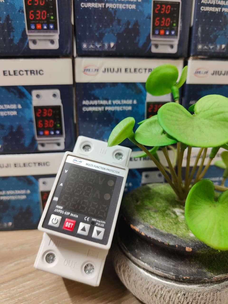 VOLTAGE PROTECTOR WITH OVERLOAD with Metering - Image 3