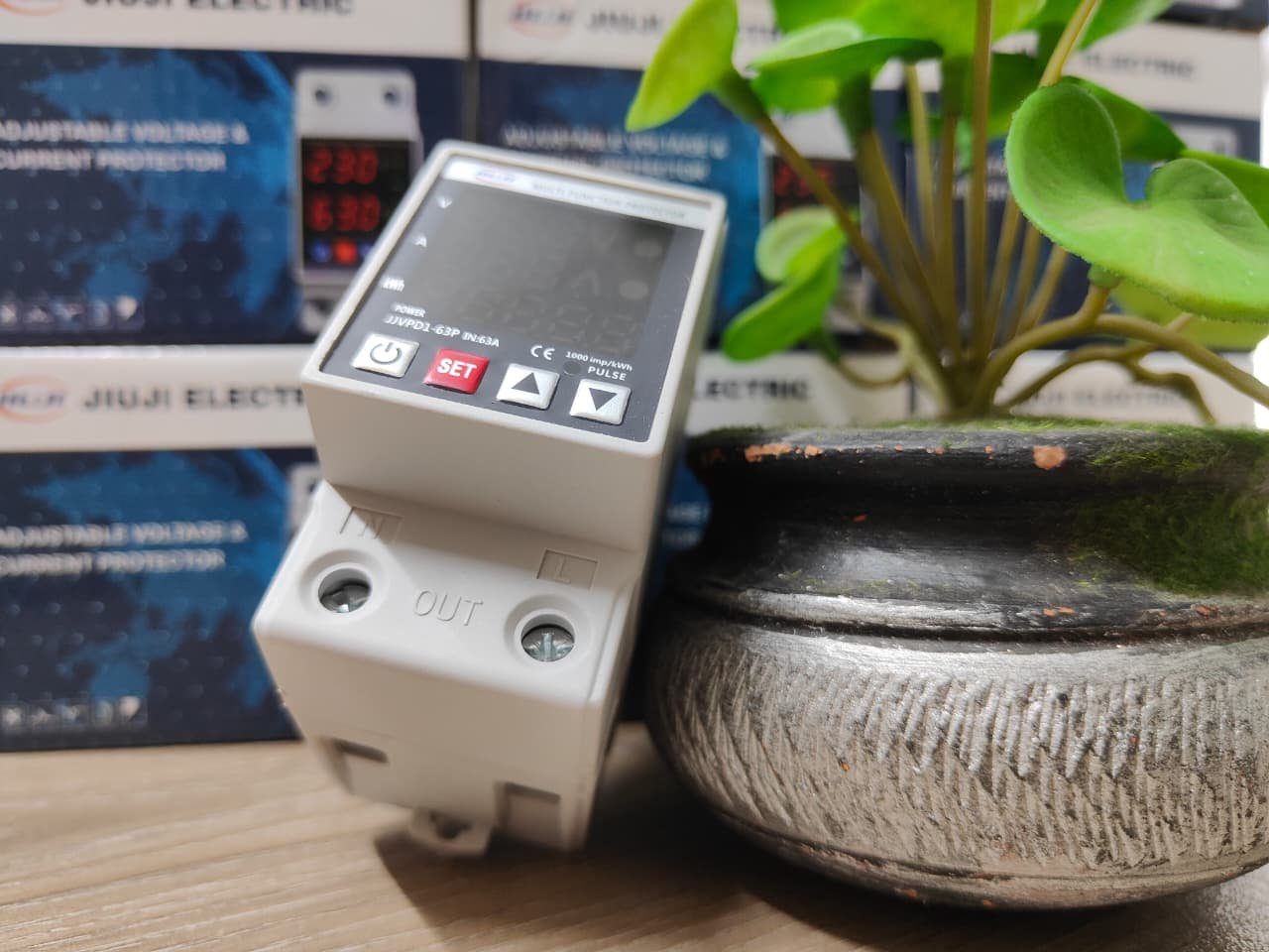 VOLTAGE PROTECTOR WITH OVERLOAD with Metering - Image 4