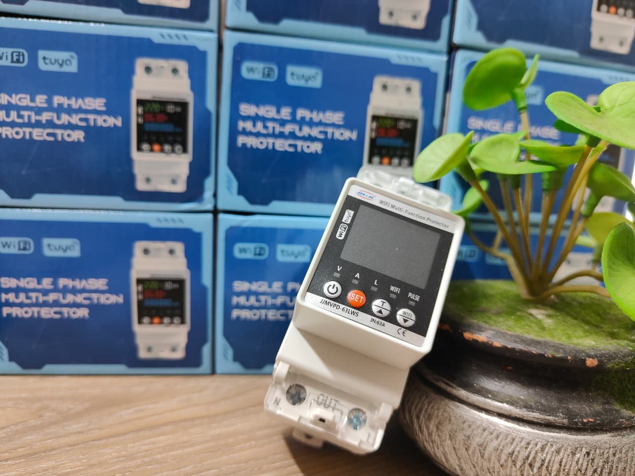 VOLTAGE PROTECTOR WITH OVERLOAD with Metering - Image 5